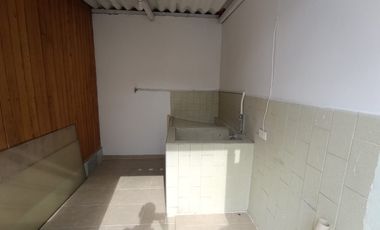 ARRIENDO CASA COMERCIAL EN LA AURORA