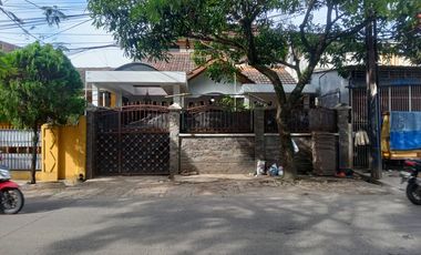 TURUN HARGA (NETT) DISEWAKAN RUMAH TERAWAT DI MAIN ROAD ANTAPANI TENGAH DEKAT GASMIN