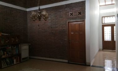 TURUN HARGA (NETT) DISEWAKAN RUMAH TERAWAT DI MAIN ROAD ANTAPANI TENGAH DEKAT GASMIN