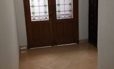 TURUN HARGA (NETT) DISEWAKAN RUMAH TERAWAT DI MAIN ROAD ANTAPANI TENGAH DEKAT GASMIN