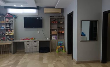 En venta casa de 5 dormitorios en Urb.Las Riberas en la vía Samborondón.JP