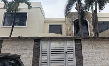 En venta casa de 5 dormitorios en Urb.Las Riberas en la vía Samborondón.JP