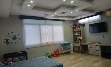 En venta casa de 5 dormitorios en Urb.Las Riberas en la vía Samborondón.JP