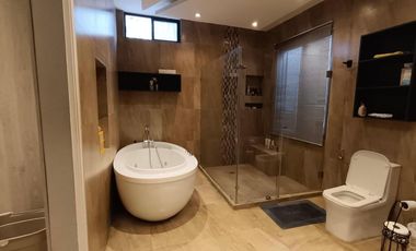 En venta casa de 5 dormitorios en Urb.Las Riberas en la vía Samborondón.JP