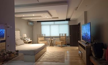 En venta casa de 5 dormitorios en Urb.Las Riberas en la vía Samborondón.JP