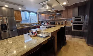 En venta casa de 5 dormitorios en Urb.Las Riberas en la vía Samborondón.JP