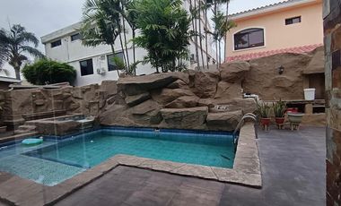 En venta casa de 5 dormitorios en Urb.Las Riberas en la vía Samborondón.JP