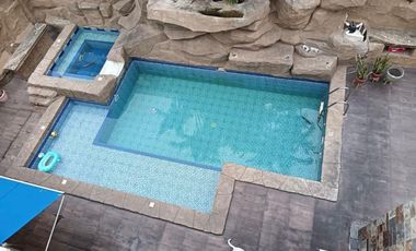 En venta casa de 5 dormitorios en Urb.Las Riberas en la vía Samborondón.JP