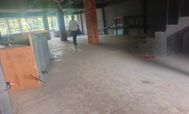 Disewakan / Dijual  Bangunan Ruko Gandeng 4 Lantai dekat Blok M