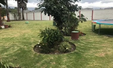 VENDO HERMOSA QUINTA EN TUMBACO