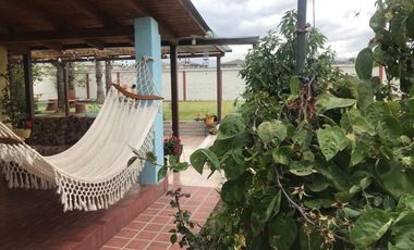 VENDO HERMOSA QUINTA EN TUMBACO