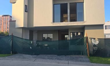 CASA EN VENTA PARQUE METROPOLITANO