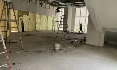 Disewakan Plaza Oleos Tb simatupang Jakarta Selatan banyak unit bisa sewa 1 lantai hingga 2400 meter minimum 200meter