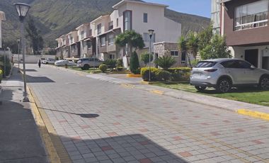 VENTA CASA SAN ANTONIO DE PICHINCHA - VILLA NAVARRA