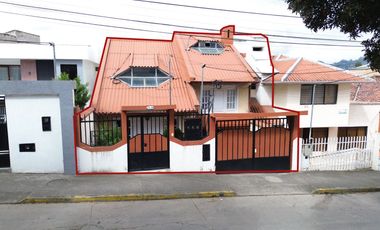 Casa en venta en Azogues, sector Santa Barbara