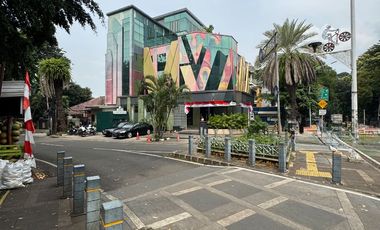 Disewakan gedung usaha komersial di senopati jakarta selatan sisa 1 lantai