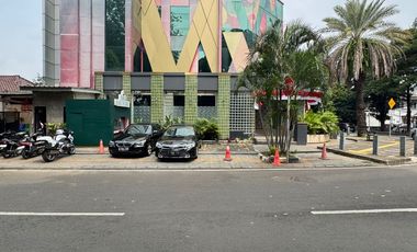 Disewakan gedung usaha komersial di senopati jakarta selatan sisa 1 lantai