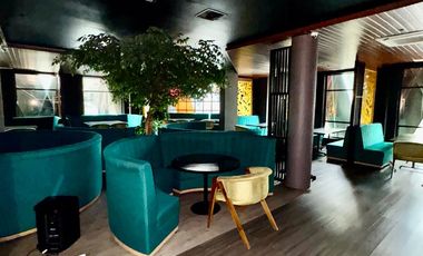 Disewakan gedung usaha komersial di senopati jakarta selatan sisa 1 lantai