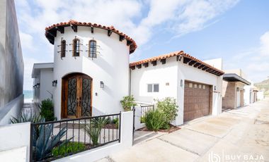 Casa Frente al Mar con Alberca, Jacuzzi y Acceso Directo a la Playa en Rosarito
