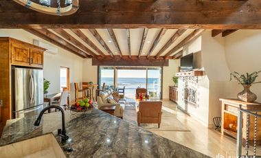 Casa Frente al Mar con Alberca, Jacuzzi y Acceso Directo a la Playa en Rosarito