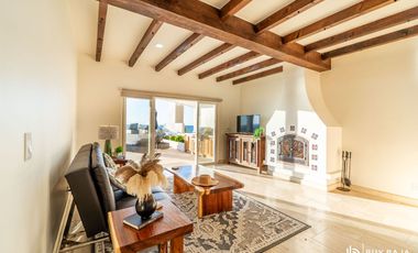 Casa Frente al Mar con Alberca, Jacuzzi y Acceso Directo a la Playa en Rosarito