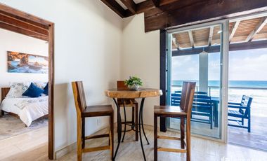 Casa Frente al Mar con Alberca, Jacuzzi y Acceso Directo a la Playa en Rosarito