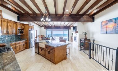 Casa Frente al Mar con Alberca, Jacuzzi y Acceso Directo a la Playa en Rosarito
