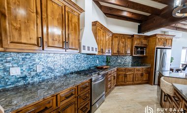 Casa Frente al Mar con Alberca, Jacuzzi y Acceso Directo a la Playa en Rosarito