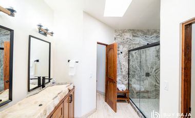 Casa Frente al Mar con Alberca, Jacuzzi y Acceso Directo a la Playa en Rosarito