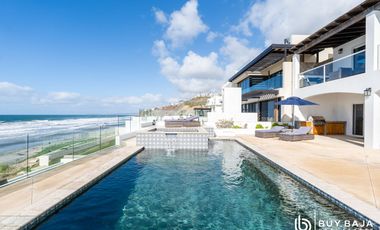 Casa Frente al Mar con Alberca, Jacuzzi y Acceso Directo a la Playa en Rosarito