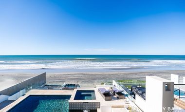Casa Frente al Mar con Alberca, Jacuzzi y Acceso Directo a la Playa en Rosarito