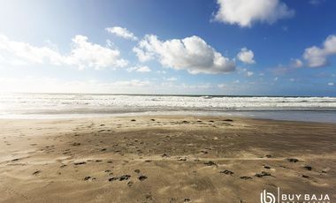 Casa Frente al Mar con Alberca, Jacuzzi y Acceso Directo a la Playa en Rosarito