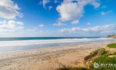 Casa Frente al Mar con Alberca, Jacuzzi y Acceso Directo a la Playa en Rosarito