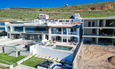 Casa Frente al Mar con Alberca, Jacuzzi y Acceso Directo a la Playa en Rosarito