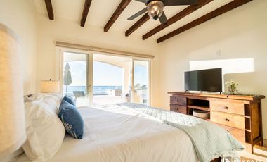 Casa Frente al Mar con Alberca, Jacuzzi y Acceso Directo a la Playa en Rosarito