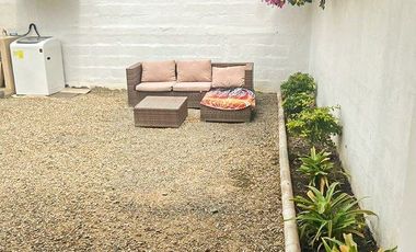 MILINA-SALINAS: DE ESTRENO CASA CON PATIO CERCA DEL MAR