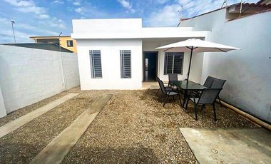 MILINA-SALINAS: DE ESTRENO CASA CON PATIO CERCA DEL MAR