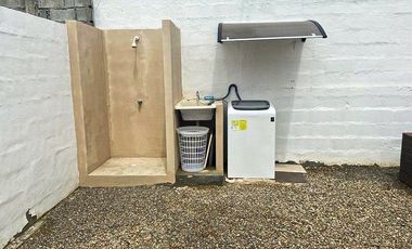 MILINA-SALINAS: DE ESTRENO CASA CON PATIO CERCA DEL MAR