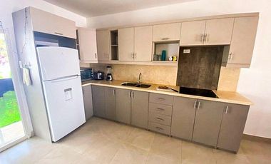 MILINA-SALINAS: DE ESTRENO CASA CON PATIO CERCA DEL MAR