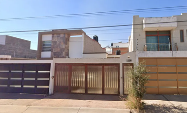 VENTA DE CASA EN LA COLONIA BOSQUES DEL LAGO TEPATITLAN DE MORELOS