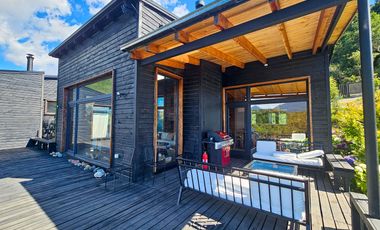 Casa de Lujo de 353m2 en Parcela a orilla del Lago Ranco, Sector Ensenada de Illahuape, Lago Ranco