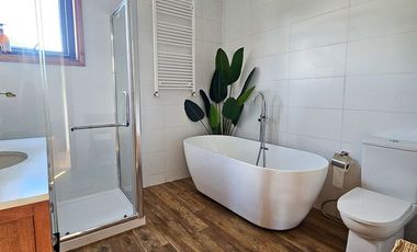 Casa de Lujo de 353m2 en Parcela a orilla del Lago Ranco, Sector Ensenada de Illahuape, Lago Ranco