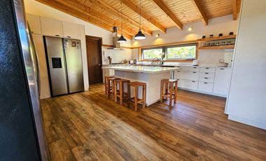 Casa de Lujo de 353m2 en Parcela a orilla del Lago Ranco, Sector Ensenada de Illahuape, Lago Ranco