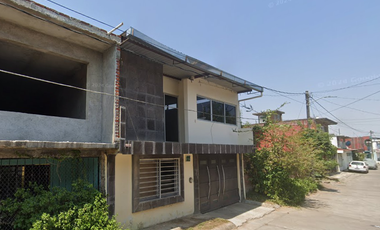 CASA EN HERNANDEZ, GOMEZ URUAPAN SOLO RECURSOS PROPIOS RECUPERACION BANCARIA