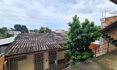 Relájate mientras observas a tus hijos divertirse en el jardín. La comodidad y la tranquilidad están garantizadas.