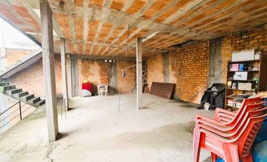 Relájate mientras observas a tus hijos divertirse en el jardín. La comodidad y la tranquilidad están garantizadas.