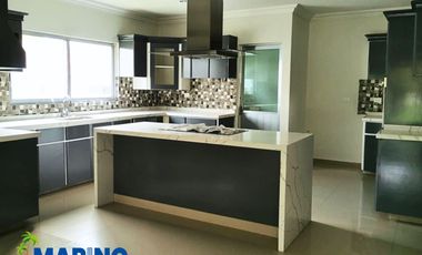 Impresionante casa en Lomas de Cocoyoc