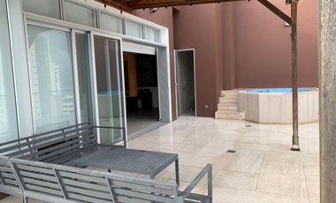 En venta departamento penthouse de 4 dormitorios en Punta Blanca.