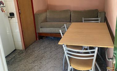 VENTA CASA DOS AMBIENTES . MAS DPTO AL FONDO