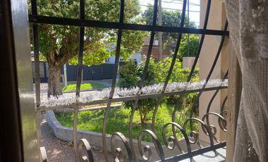 VENTA CASA DOS AMBIENTES . MAS DPTO AL FONDO